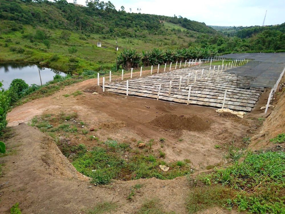Terraplenagem e estrutura de aterro sanitário